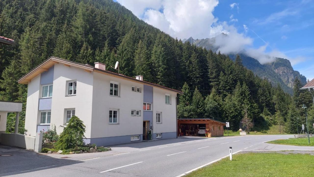 Beim Holzwurm Andy Apartamento Sankt Leonhard im Pitztal Exterior foto